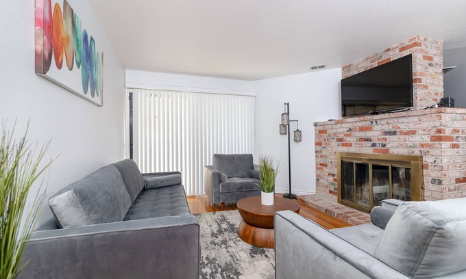 Elk Grove Casa | Warm and Sweet 3B2B house next to parks