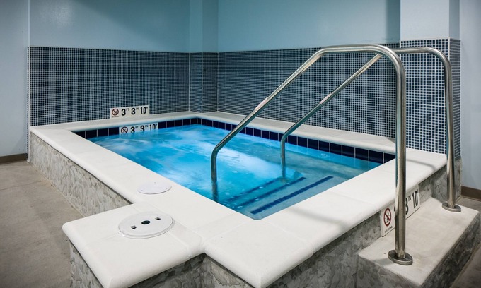 Historic East Village Condominio | Suite cálida y acogedora | Desayuno gratuito, piscina cubierta + bañera de hidromasaje