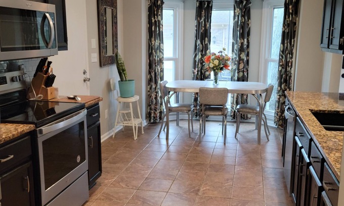 Langdon Place Casa | Warm and Welcoming to you and your furry companions to the Bluegrass State!