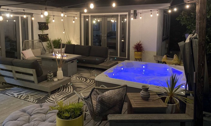 Old Towne Casa | Warm, Family home near the Beach, Pier and Shops
