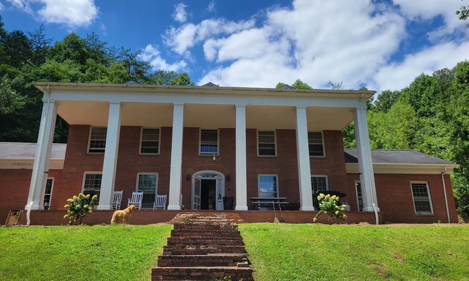 Forest Hills Casa | Warm family mountain home in Cullowhee, NC.