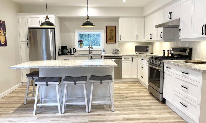 Duncan Casa | Warm, inviting updated 2 bdrm house in the forest-only minutes to town centre.