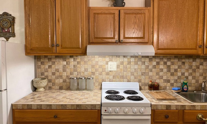 Warm Mineral Springs Apartamento | WARM MINERAL SPRINGS SPACIOUS LAKEFRONT APARTMENT