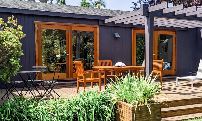 Carpinteria Otro | Warm Modern Carpinteria Cabin