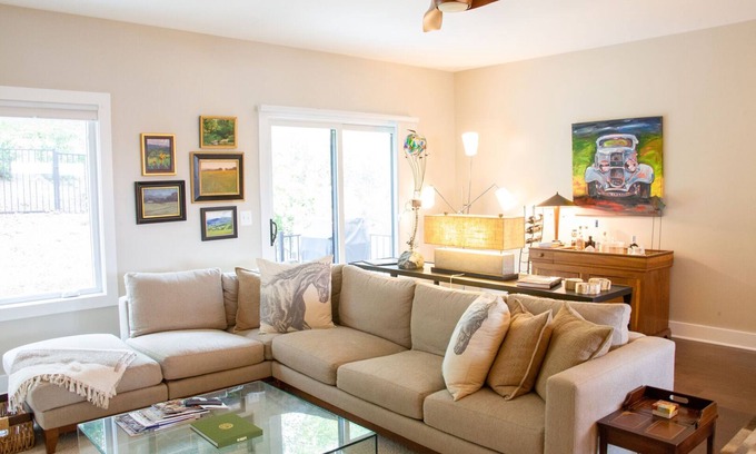 Ridge St. Casa | Warner House | Charming Home in Belmont- walk Downtown