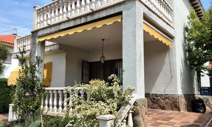Carranque Chalet De Esquí | Warner Park and Puy du fou (20 minutes), ideal house for families, board games.