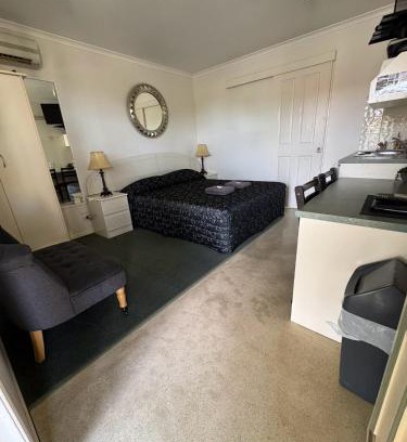 Charleville Hotel | Warrego Motel