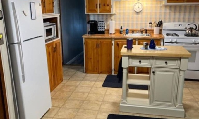Warren Casa | Warren Trailside Getaway - Direct Trail Access