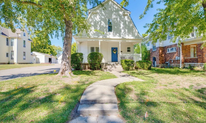 Warrensburg Casa | Warrensburg Home, Close to Downtown!