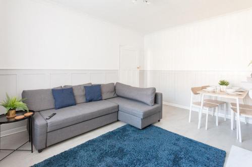Warrington Casa | Warrington House, free parking & WiFi!