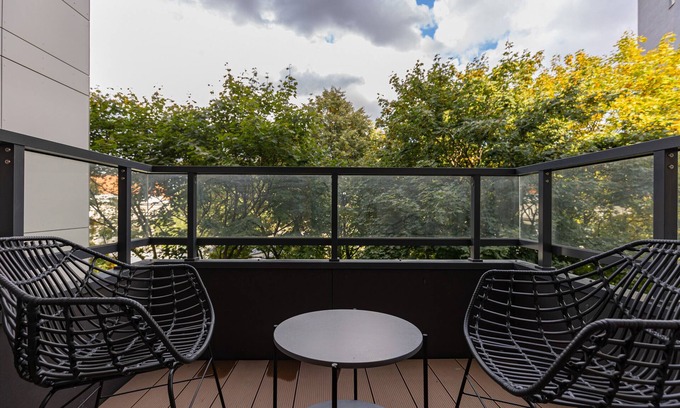 Muranow Apartamento | Warsaw Aleja Solidarności by Renters