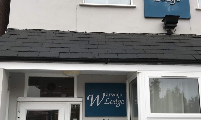 Tolworth Cabina | Warwick Lodge