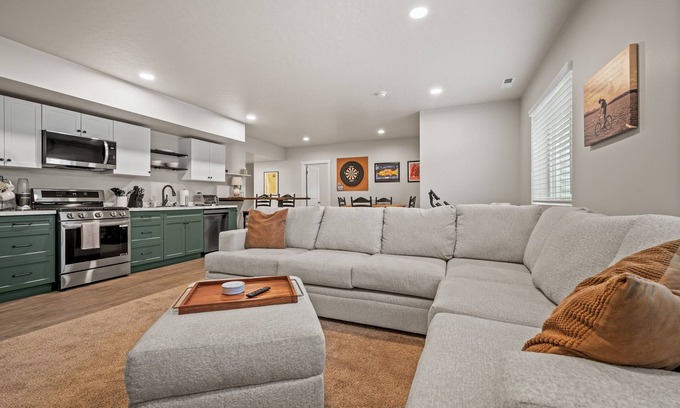 Mountain Green Casa | Wasatch Peak Chateau | Pool | Hot Tub | Lower Unit