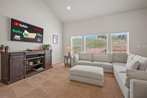 Mountain Green Casa | Wasatch Peak Chateau Unit A with Pool and Hot Tub