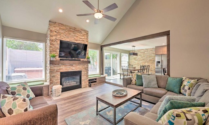 Cottonwood Heights Casa | Wasatch R and R Townhome with Grill about 11 Mi to Alta!