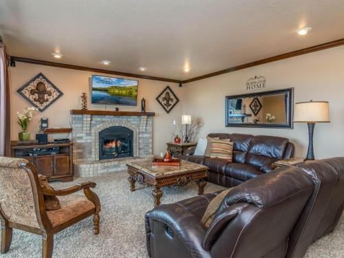Draper Casa | Wasatch Retreat in Draper with Mtn Views Theater and Hot Tub