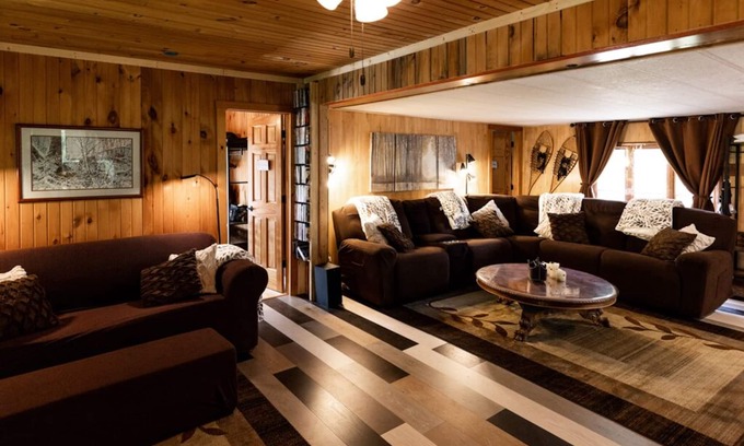 Minong Cabina | Wascott Cabin Tastefully Appointed