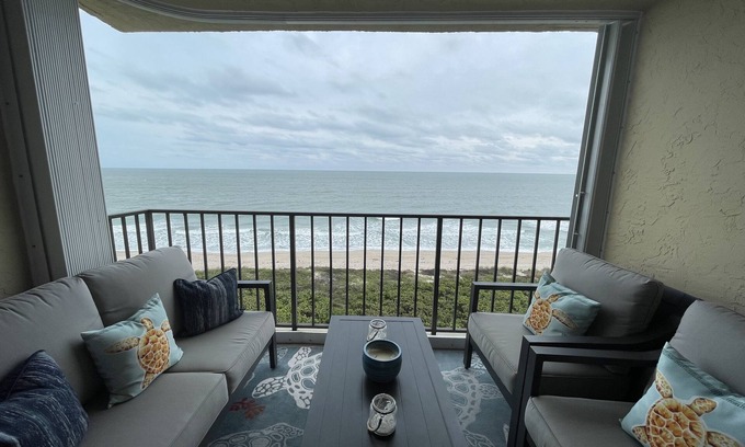 Fort Pierce Shores Condominio | Watch for the Sea Turtles at this Beach Front Retreat.