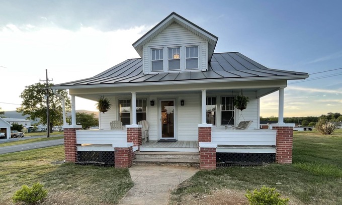 Shenandoah Casa | Watch spring arrive in the Shenandoah Valley and see the Blue Ridge Bloom!!!!!