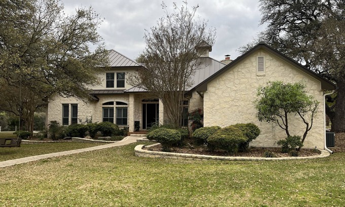 Boerne Casa | Watch the eclipse on 6 acres with beautiful home!
