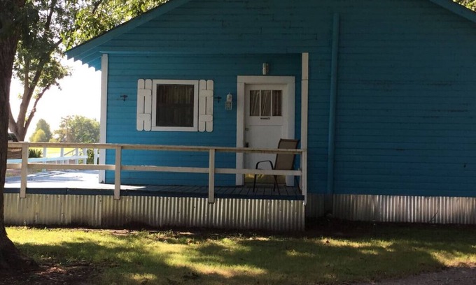 Lake Village Casa | Watch the sunrise with your family on Lake Chicot!