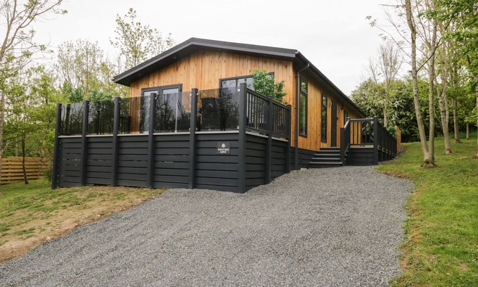 Allithwaite Cabaña | WATCH TREE LODGE, family friendly, luxury holiday cottage in Cartmel