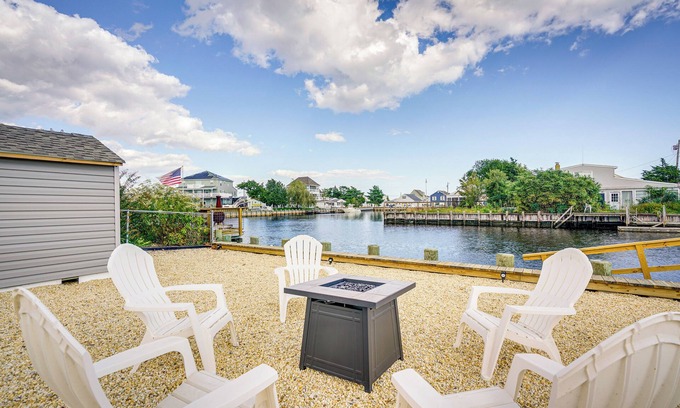 Mystic Island Cabaña | Waterfront Mystic Island Home w/ Boat Dock!