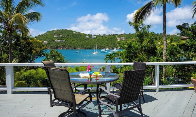 Great Cruz Bay Apartamento | WATER ACCESS! - WATER VIEW! GREAT LOCATION on Great Cruz Bay! No power outages!