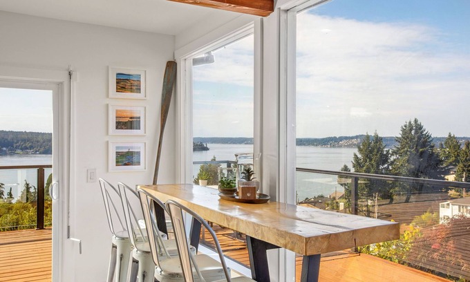 University Place Casa | Water and Sunset Views one block from Chambers Bay Golf Course