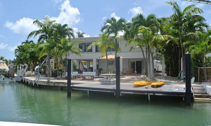 Toll Gate Shores Casa | Frente al agua 3/3 Casa amigable para familias y botes, excelentes vistas