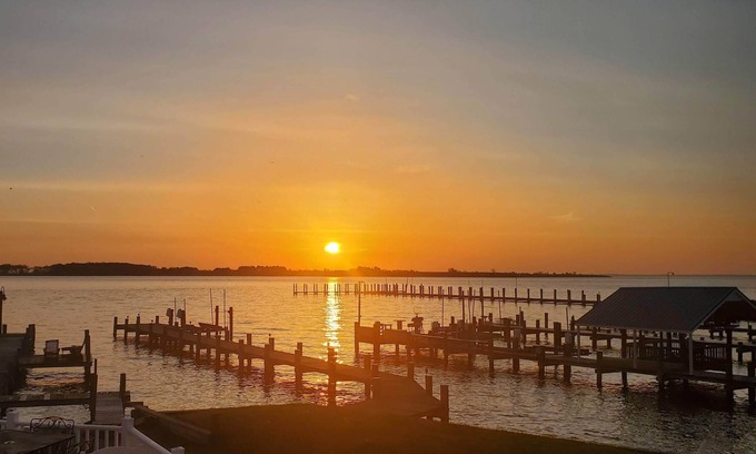 Edgemore Casa | Water front resort with gorgeous house and views