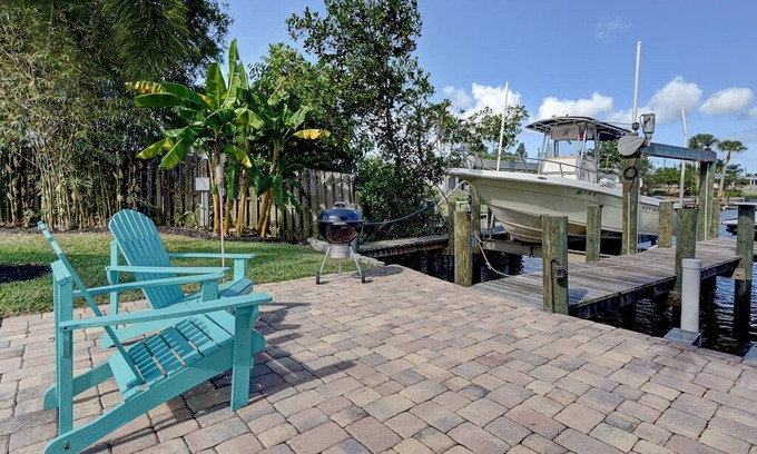 Palm City Casa | Frente al agua 10+ pp w / 23ft KW BOAT disponible w / wo CAPITÁN! + SALA DE JUEGO!