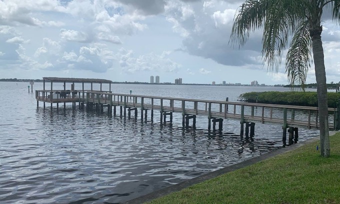 North Fort Myers Condominio | Water's Edge at Admiralty Yacht & Racquet Club