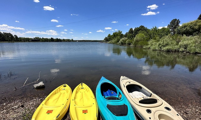 Pinetop-Lakeside Cabaña | Water’s Edge Retreat, Lake & Creek Views , Kayaks, Firepit, Massage, Sleeps 10