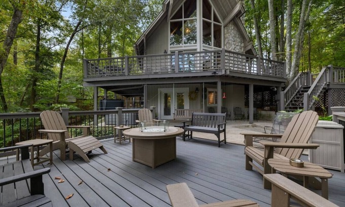 Winchester Cabina | Water's Edge-Water Views, Dock/Slip, Hot Tub, Fire Pit, SUPs