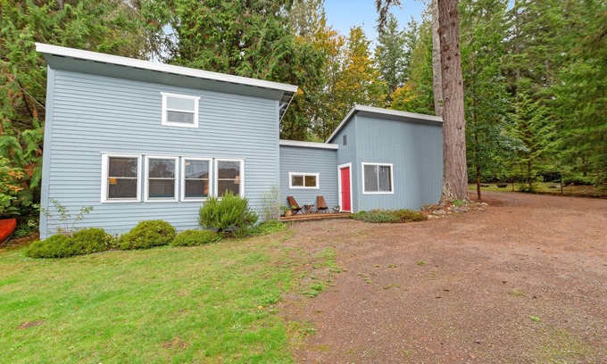Seabeck Cabaña | Water-view cottage on Hood Canal - wood stove, beach access, kayaks - 1 Dog OK
