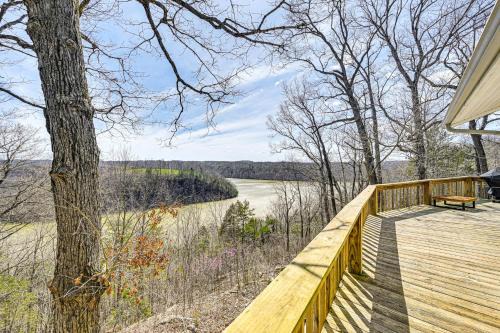 Albany Casa | Water-View Deck Home on Dale Hollow Lake
