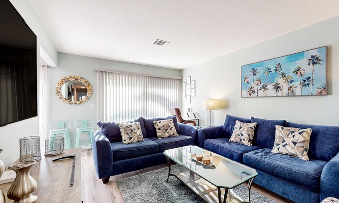 Indian Trails Casa | Water-view dog-friendly home with outdoor space & entertainment options