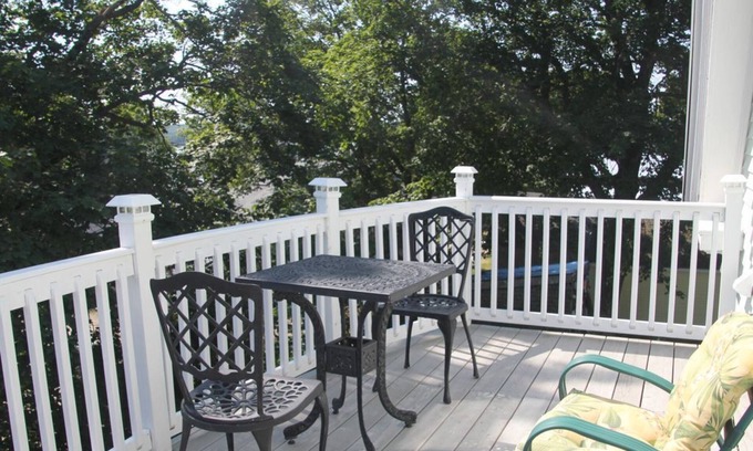 Wiscasset Condominio | Vista al agua desde un loft de lujo