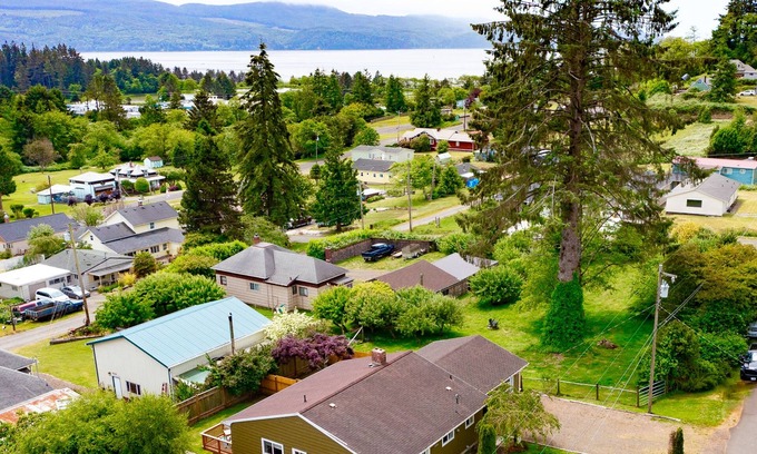 Bay City Casa | Water view retreat with scenic deck, grill, yard, fireplace, board games, & W/D