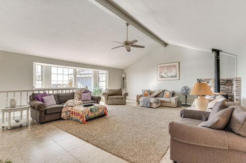 Coulterville Casa | Water Views and Decks Spacious La Grange Retreat