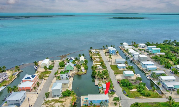 Sands Casa | Water Views / Heated Swimming Pool / Hot Tub / Boat Dock