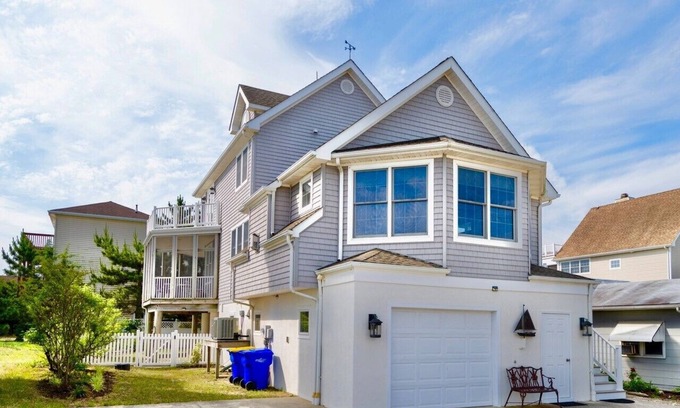 Broadkill Beach Casa | WATER VIEWS, MINI WEEKS, AND PET FRIENDLY!! BOOK TODAY!!