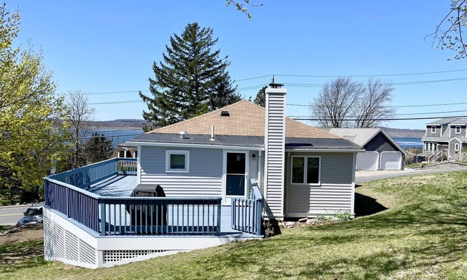 Ipswich Casa | Water views of Plum Island sound and access to private, sandy beach
