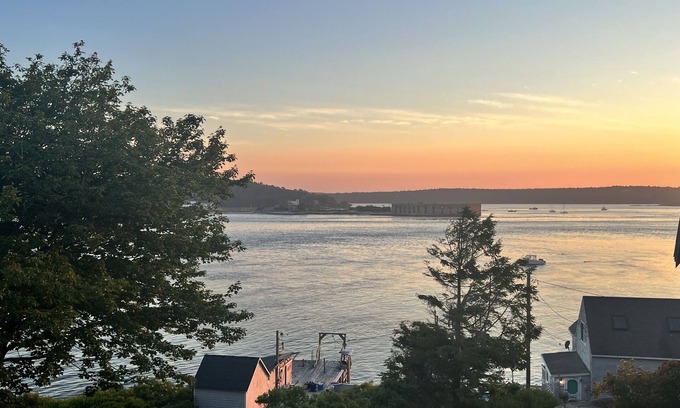 Georgetown Casa | Water views! Private community beach! Pet friendly