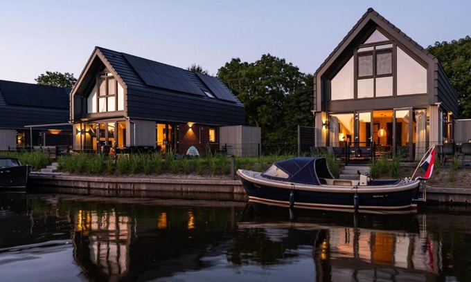 Balk Casa | Water Villa in Balk with Private Jetty