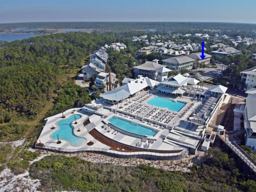 Beach District Casa | Watercolor - 4 WC Blvd #202