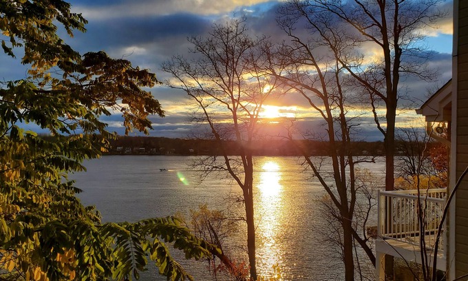 Saint-Andre-d'Argenteuil Casa | Waterfront, private beach, dock, view and great comfort SPA + Fireplace