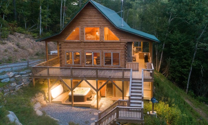 Tuckasegee Cabina | A estrenar HOT TUB! Stream side Custom Mountain Home - Comunidad privada Acceso al lago con kayak!