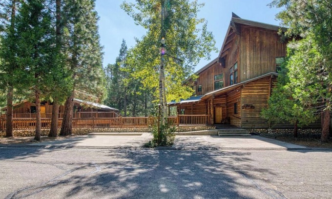Shaver Lake Cabina | Waterfall Lodge ~ Yellowstone Vibes + AC + Space